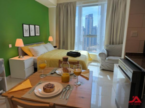 Elegant Dubai Marina & Sea View Studio in Bay Central Tower, Dubai Marina with Modern Gym & Pool, Steps to JBR Beach & Metro